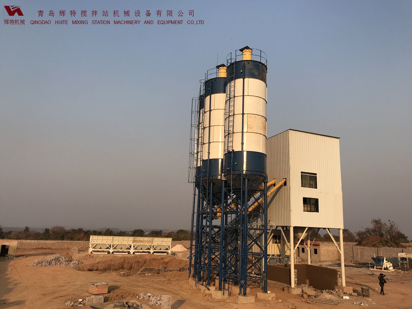 輝特混凝土攪拌站HZS120采用國內(nèi)外知名品牌，大大降低了設(shè)備故障率