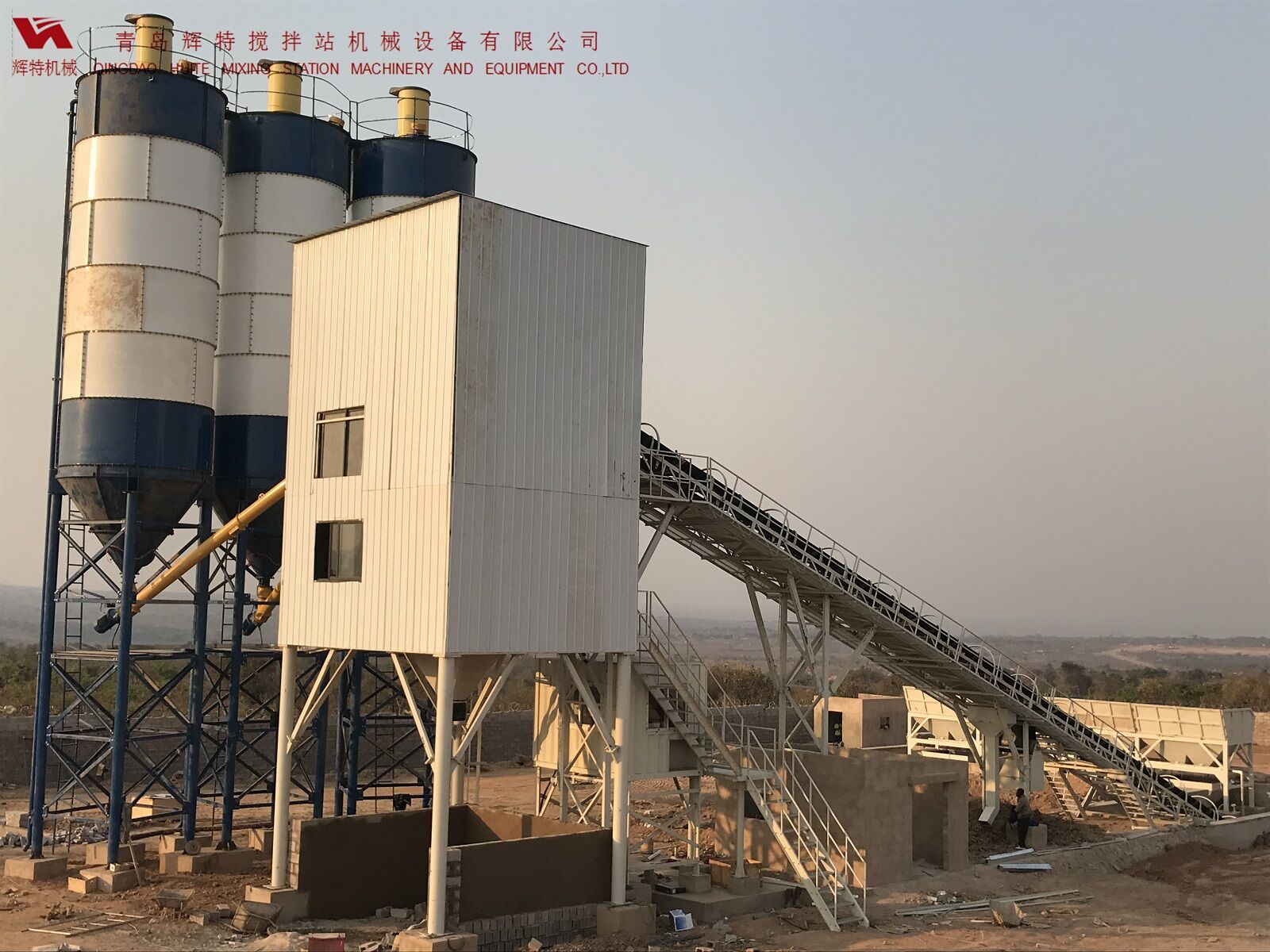 輝特混凝土攪拌站HZS120采用國內(nèi)外知名品牌，大大降低了設(shè)備故障率