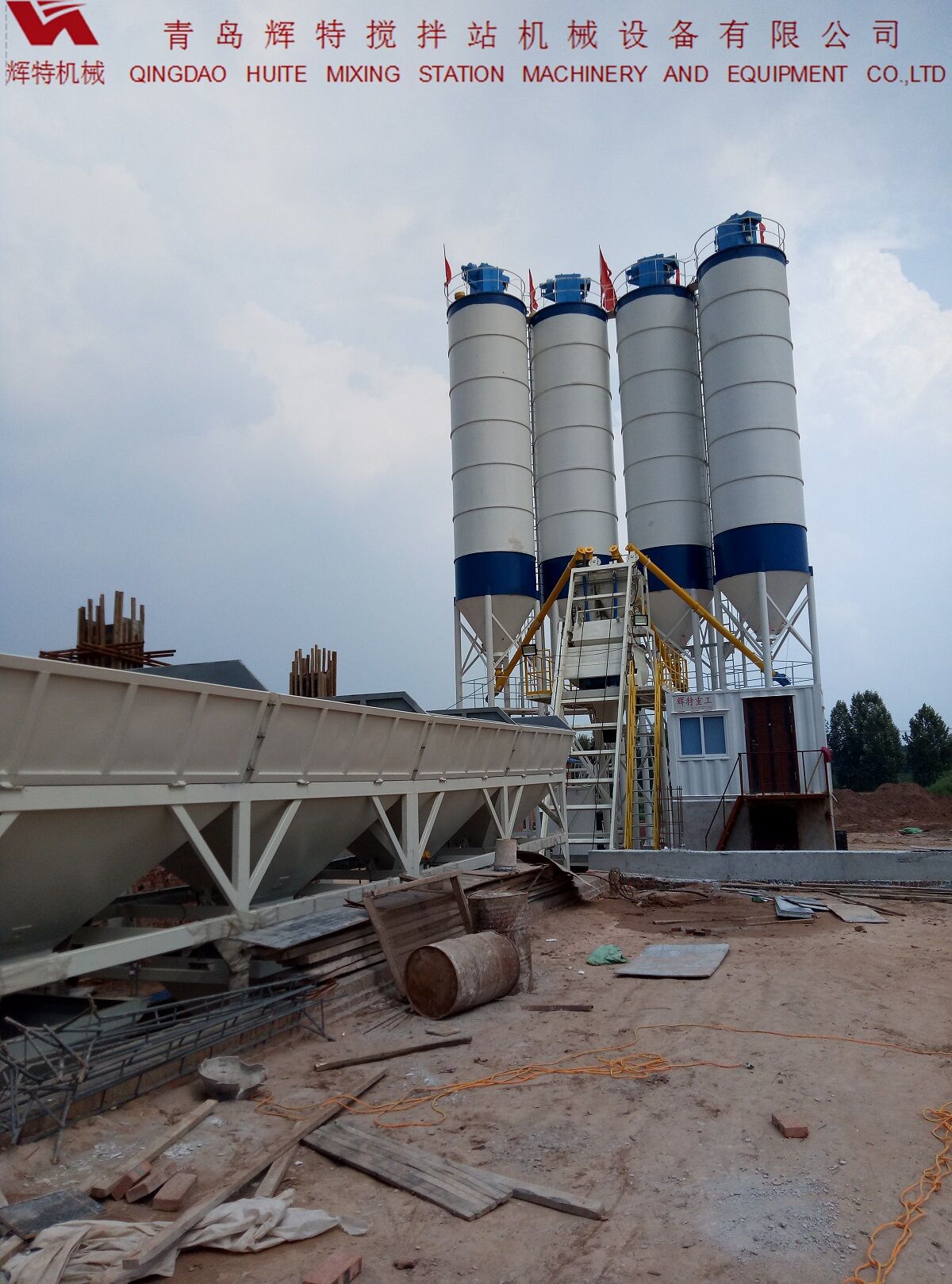 輝特?cái)嚢枵綡ZS75特別適合于干硬性、半干硬性混凝土的生產(chǎn)