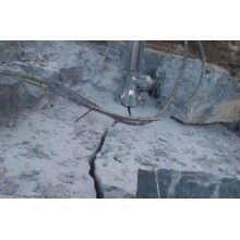 大型無聲靜態(tài)液壓劈裂機(jī)設(shè)備