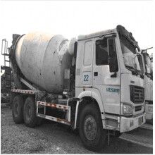 2010年宏達(dá)12方重汽豪沃?jǐn)嚢柢?chē)